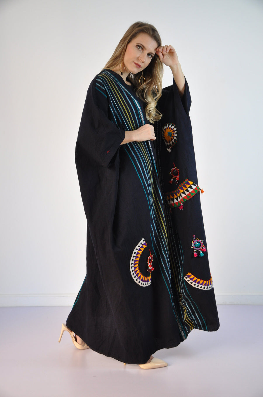 Vintage Hand embroidered Kimono, Wool Abaya, Winter Kimono, Wool kimono, Oriental Kimono, Handmade abaya, Embroidered Abaya, Dressy Kimono