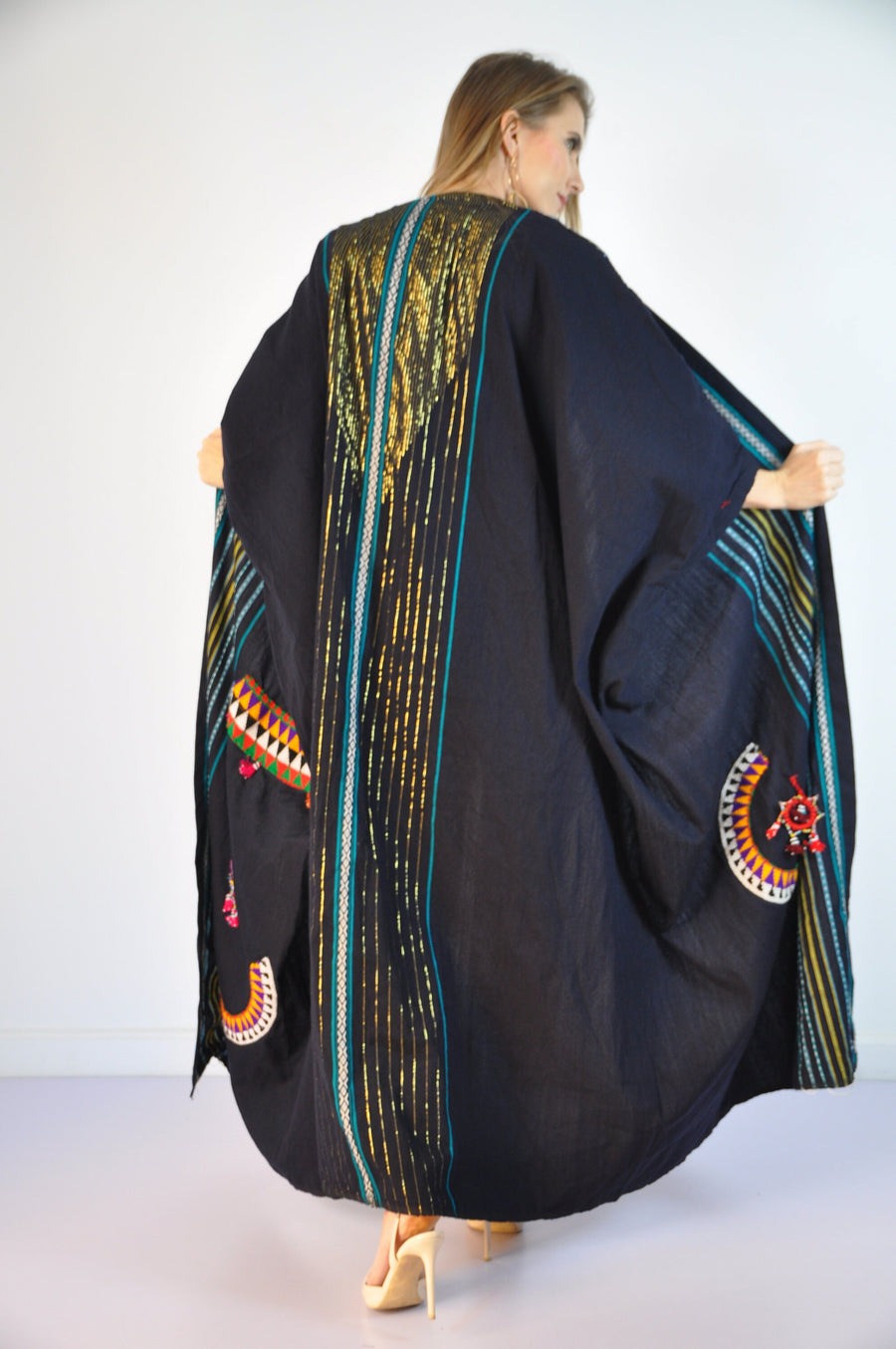 Vintage Hand embroidered Kimono, Wool Abaya, Winter Kimono, Wool kimono, Oriental Kimono, Handmade abaya, Embroidered Abaya, Dressy Kimono