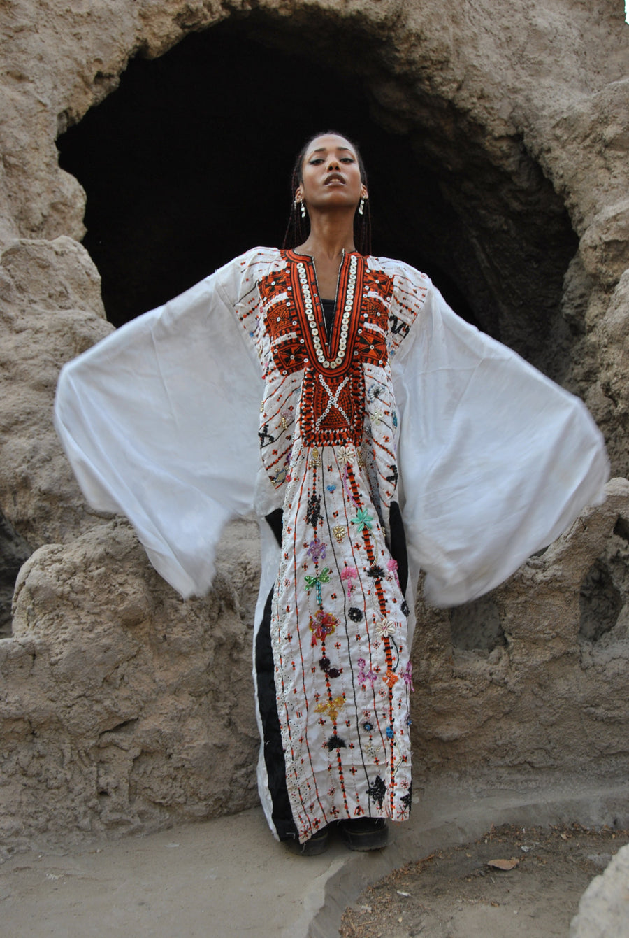 Vintage Bedouin Siwa hand embroidered Silk Kaftan, Vintage bride Kaftan, Vintage Collector's Kaftan, White Vintage hand embroidered Kaftan