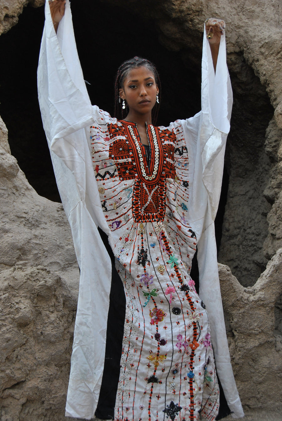 Vintage Bedouin Siwa hand embroidered Silk Kaftan, Vintage bride Kaftan, Vintage Collector's Kaftan, White Vintage hand embroidered Kaftan