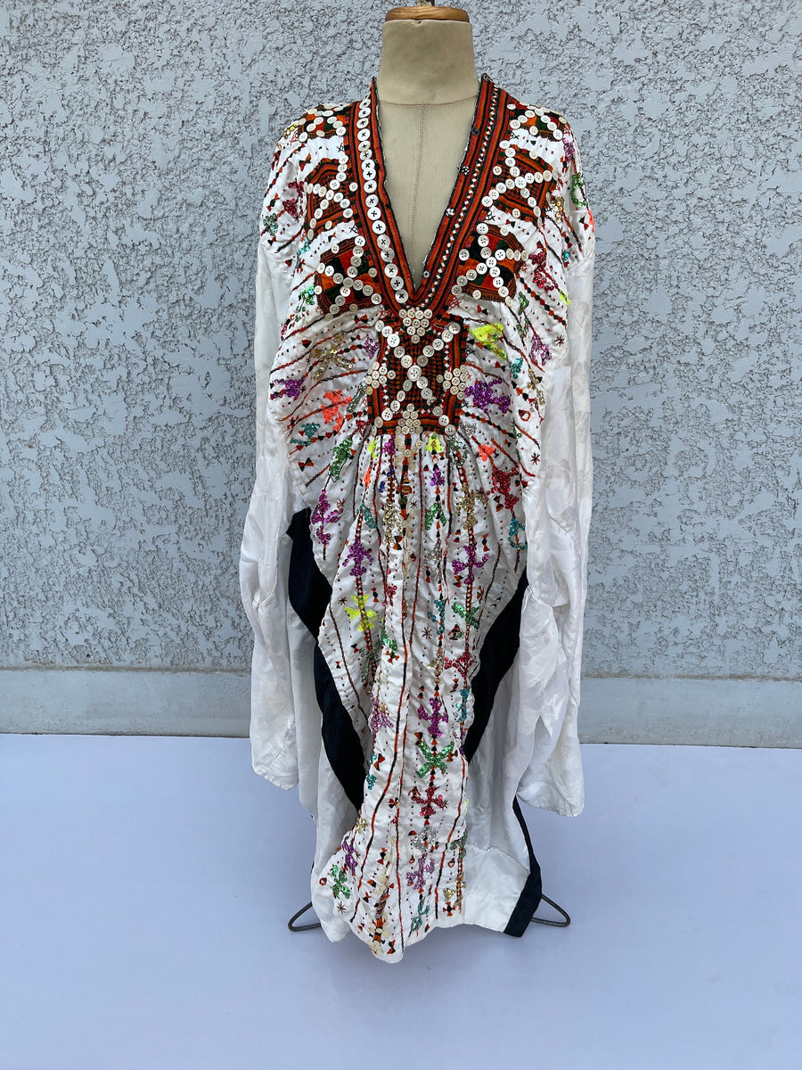 Vintage Bedouin Siwa hand embroidered Silk Kaftan, Vintage bride Kaftan, Vintage Collector's Kaftan, White Vintage hand embroidered Kaftan