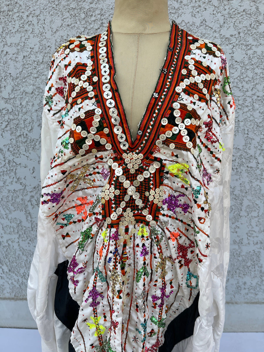 Vintage Bedouin Siwa hand embroidered Silk Kaftan, Vintage bride Kaftan, Vintage Collector's Kaftan, White Vintage hand embroidered Kaftan