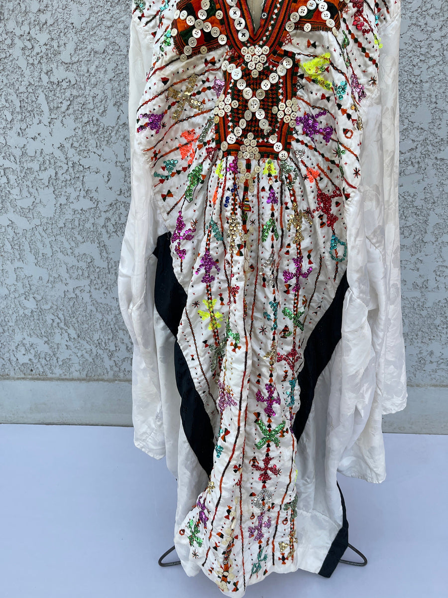 Vintage Bedouin Siwa hand embroidered Silk Kaftan, Vintage bride Kaftan, Vintage Collector's Kaftan, White Vintage hand embroidered Kaftan