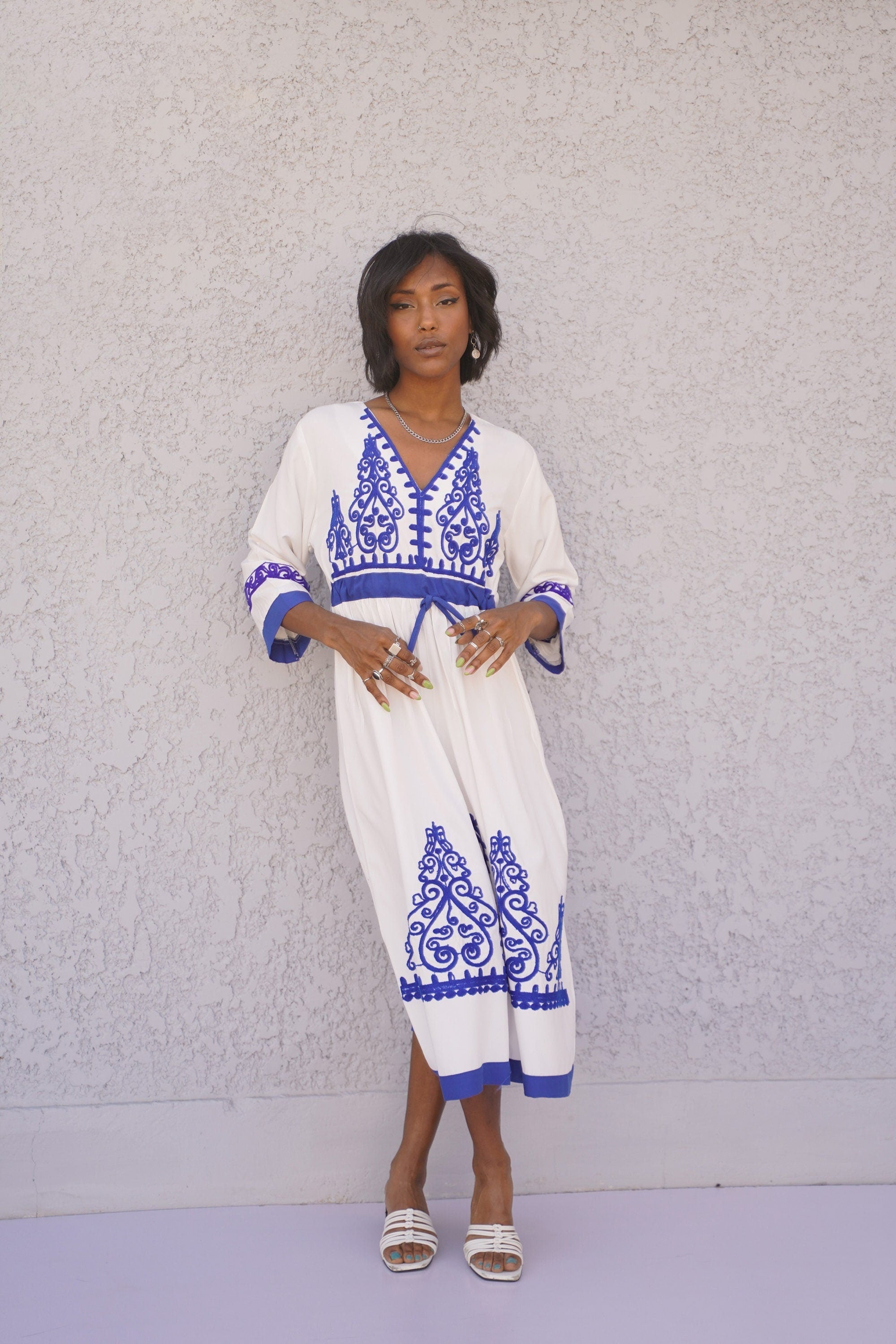 White Tunic embroidered kaftan, Bohemian embroidery tunic dress, embro – Gipci
