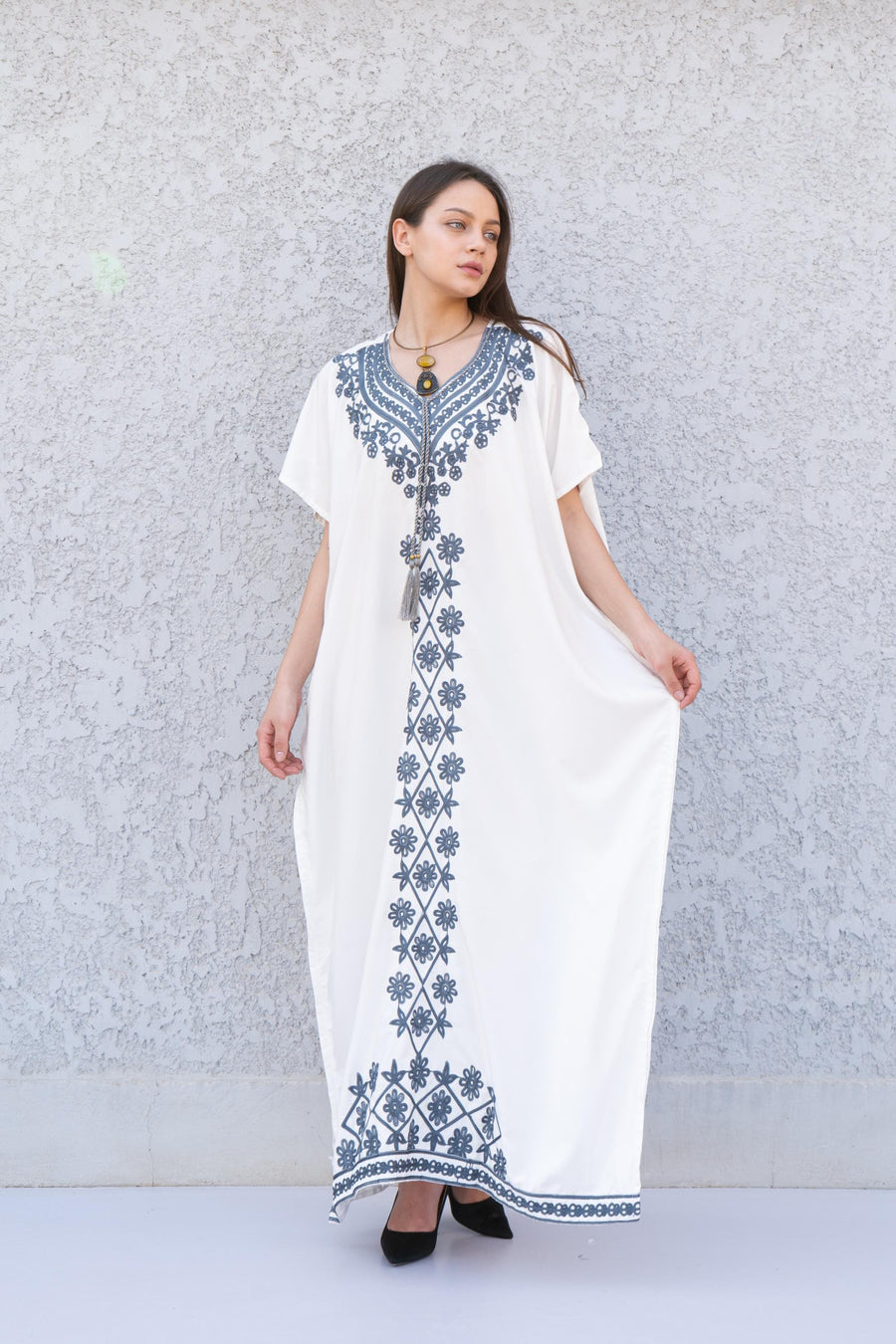 Elegant Moroccan White embroidered caftan for women, caftan, women's kaftan, free size Kaftan, Summer Kaftan, cotton Caftans