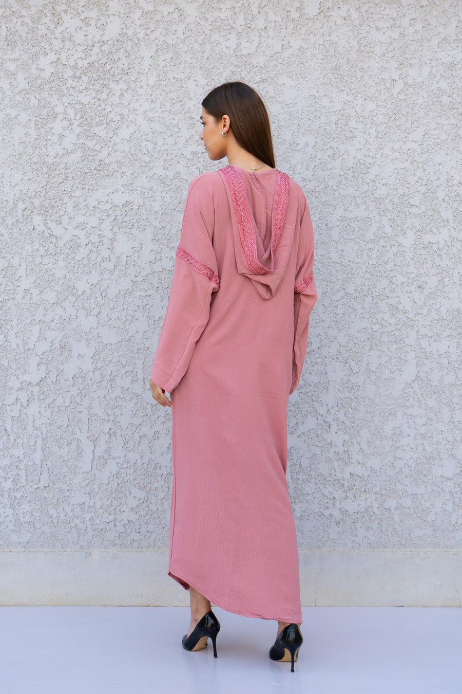 Chic Light Pink Hooded Kaftan Dress – Hand Embroidered Linen-Look Caftan for Women – Flowy Maxi Dress – Boho Moroccan Caftan – Resort Wear