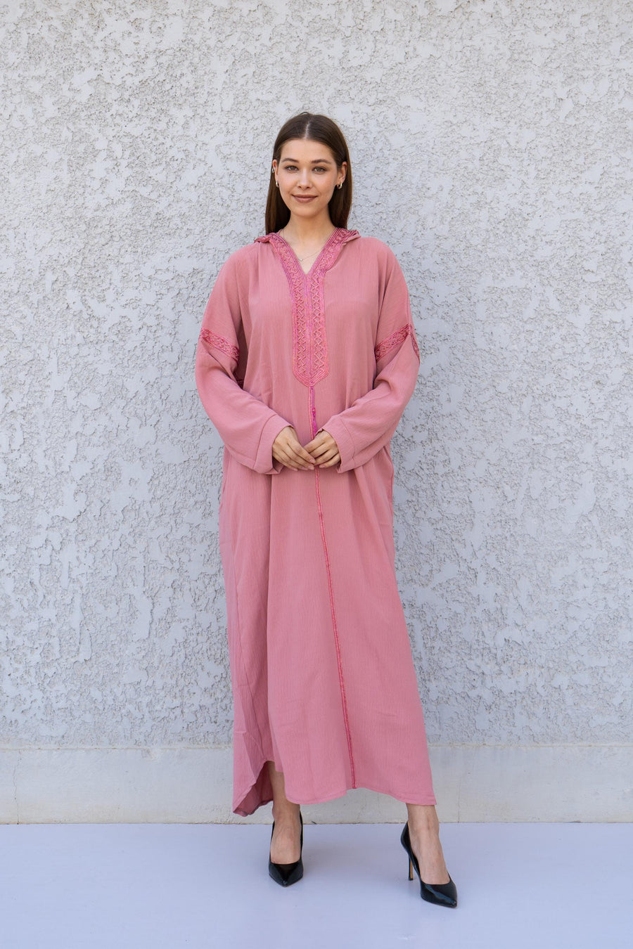 Chic Light Pink Hooded Kaftan Dress Hand Embroidered Linen-Look Caft Gipci Chic Light Pink Hooded Kaftan Dress Hand Embroidered Linen-Look Caft Gipci