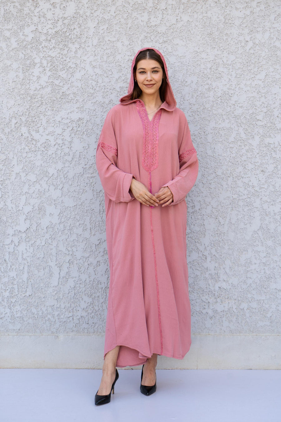 Chic Light Pink Hooded Kaftan Dress – Hand Embroidered Linen-Look Caftan for Women – Flowy Maxi Dress – Boho Moroccan Caftan – Resort Wear