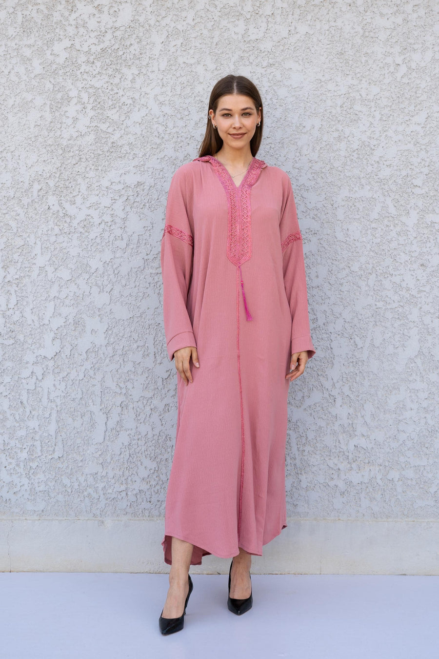 Chic Light Pink Hooded Kaftan Dress – Hand Embroidered Linen-Look Caftan for Women – Flowy Maxi Dress – Boho Moroccan Caftan – Resort Wear