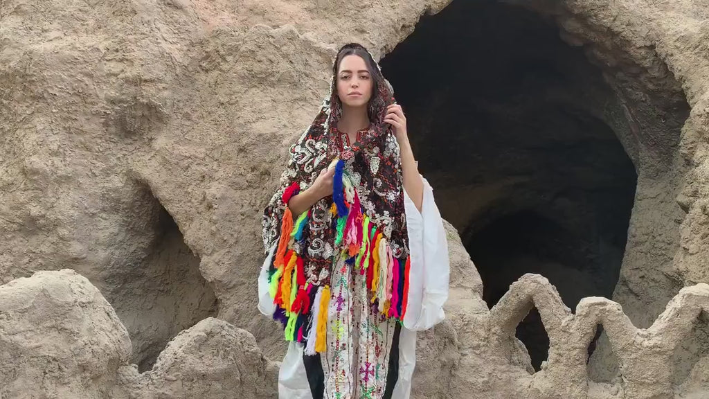 Vintage Bedouin wedding Silk Kaftan, Vintage wedding Kaftan, Vintage Collector's Kaftan, White Vintage hand embroidered Kaftan