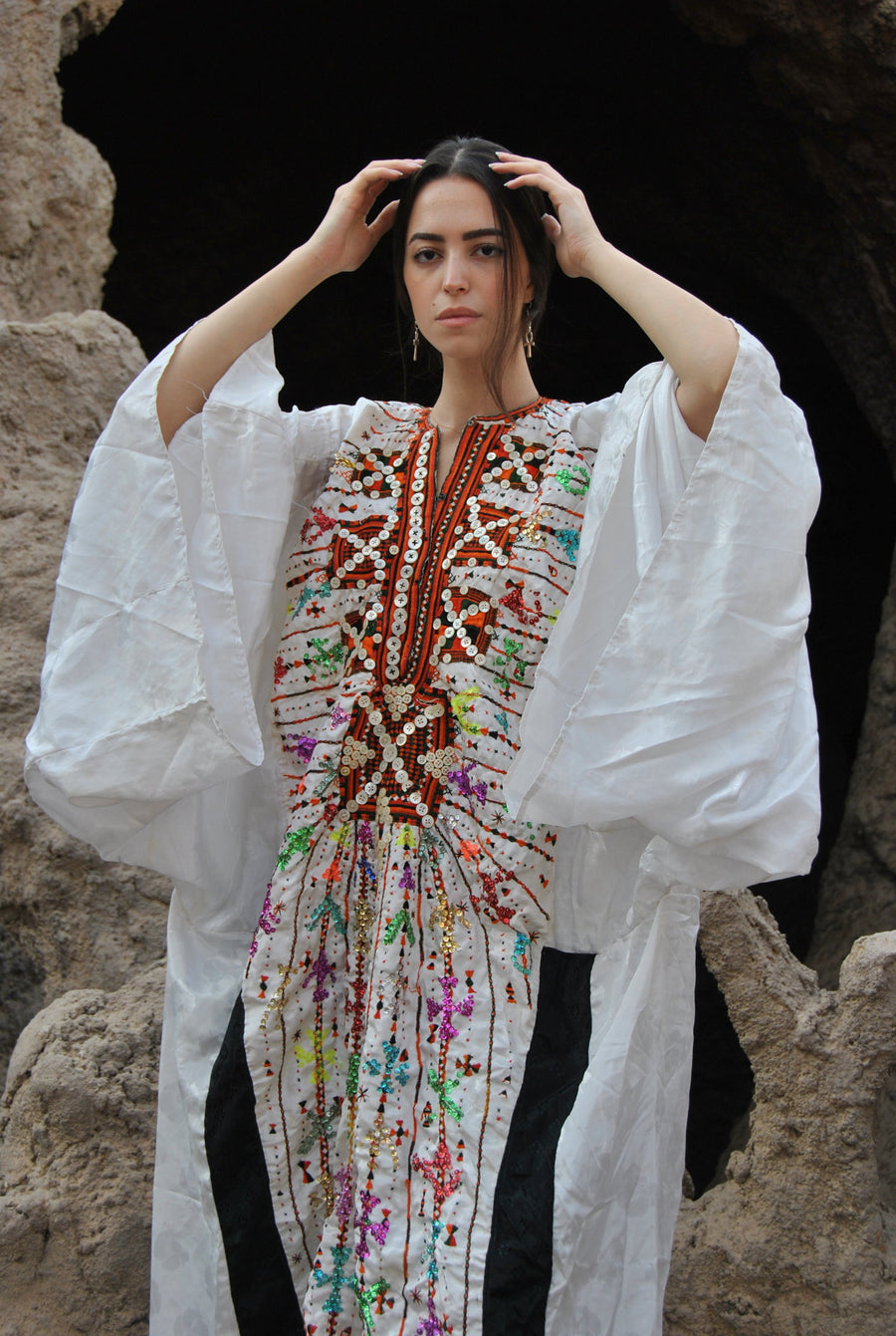 Vintage Bedouin wedding Silk Kaftan, Vintage wedding Kaftan, Vintage Collector's Kaftan, White Vintage hand embroidered Kaftan