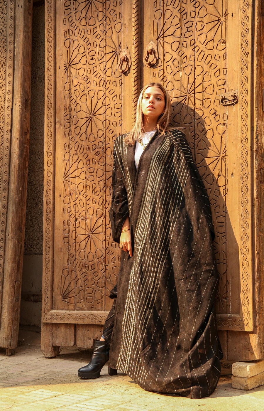 Stunning black hand loomed Silk Abaya with gold threads, Summer silk Abaya, Silk Abaya, Colorful Abaya, Handmade Abaya, women abaya